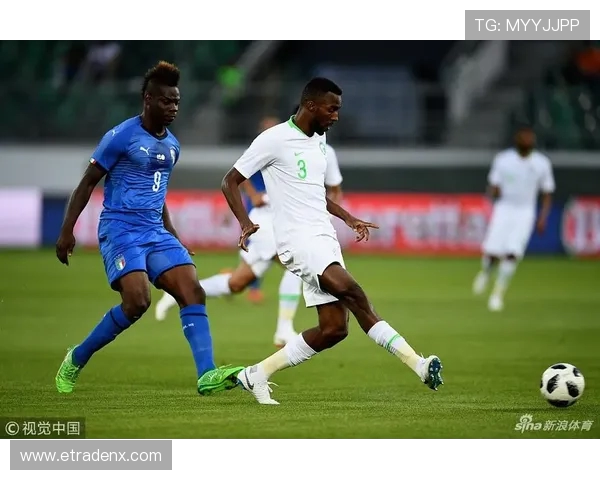 巴洛特利巴黎时装周跨界首秀 34 岁足坛传奇开启时尚新征程(1) 巴洛特利巴黎时装周跨界首秀 34 岁足坛传奇开启时尚新征程(1)